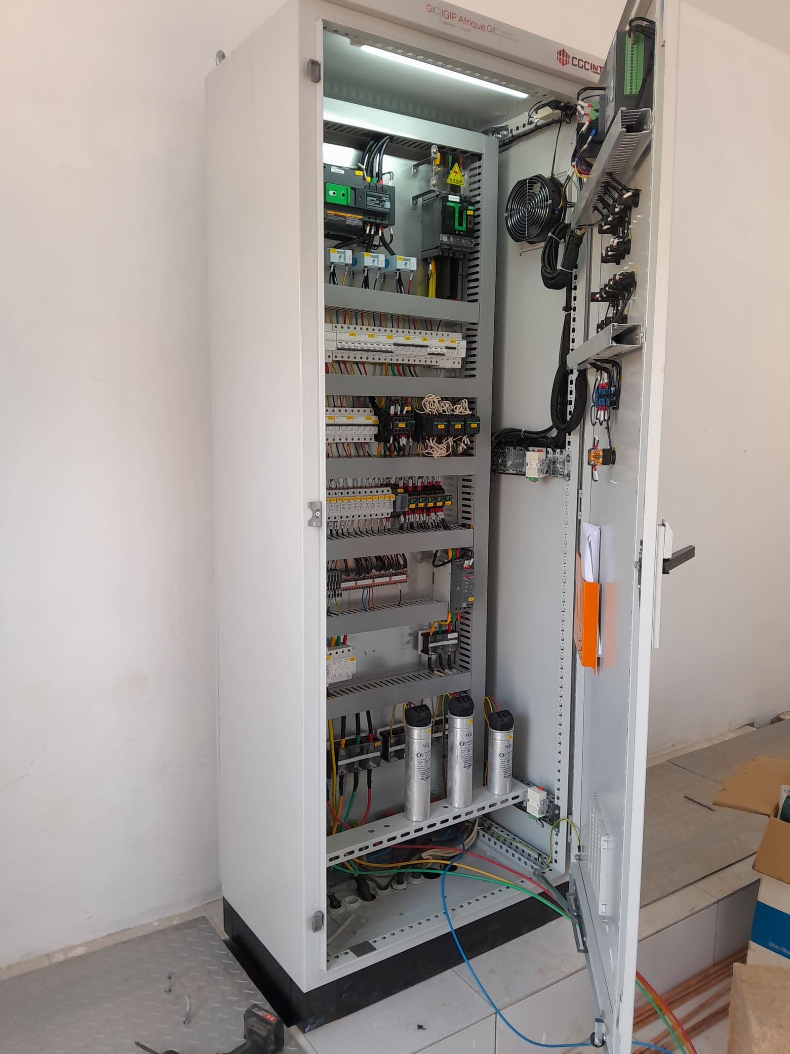 Armoire électrique de commande